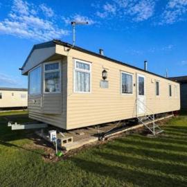 Cabin Sleeps 8 with Pool and Parking