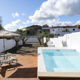 Casa Oliva Refugio Rural Contemporaneo, hotel i Salvada