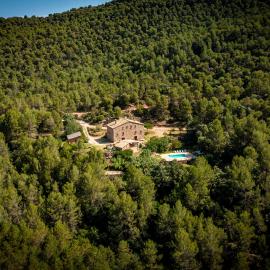 Large rural house with outdoor pool 1 hour from Barcelona