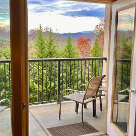 Cozy condo W Fireplace Sleep 6 Hot Tub Grill Pool