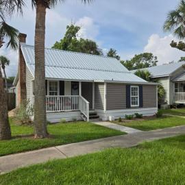 Corner Cottage- King Bed -Boat Parking -NO Pet Fee, hotel in Port Saint Joe