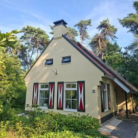 Luxury Thatched Home in Drents Friese Wold – hotel w mieście Diever