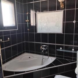 Villa des Chats, hotel v destinaci Krupanj
