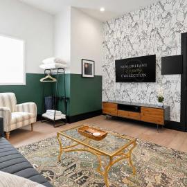 Downtown Suite with Rooftop Pool Game Room & Gym