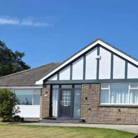 Beautiful 3 beds bungalow on west edge of Aberdeen, hotel i Aberdeen