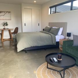 Surf & Turf Romantic Coastal Retreat - Close to Ocean Beach
