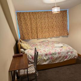 En-suit double Bedroom in Thornbury Bradord