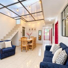 Town Apartment with terrace 4 bedrooms 3 baths, hotel en Baños