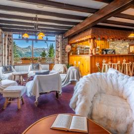 Hotels Les Catrems & Le Montagnou, hotel di Orcières