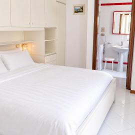 Stresa Apartament V - 100 metres to ferry with private garage
