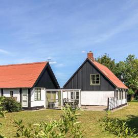 Beautiful Home In Aakirkeby With Wifi、Åkirkebyのホテル