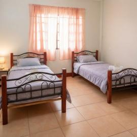 La ruta escondida, hotell i Puéllaro