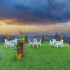 The Charvi Inn & Suites l Family Events l Sky Bonfire l Open Mountain Fresh Air l Power Backup l Free Parking l Kufri By Exotic Stays