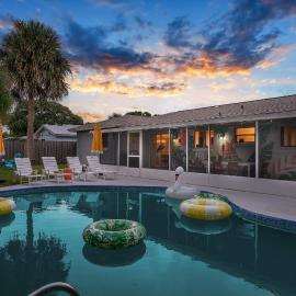 Private Pool Game Room & Fire Pit in Vero Beach
