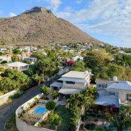 Blue Zebra - Family Villa in Tamarin with Pool