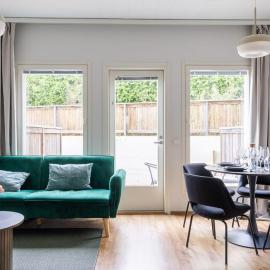 Two bedroom townhouse with sauna and private garden, hotell Järvenpääl