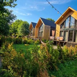 4 Cottages with Mountain Views, hotell sihtkohas Bordžomi