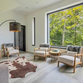 The Black House Serene Artisan Suite in Stowe, hotel i Stowe