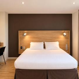 Campanile Prime Laval Nord, hotel a Laval