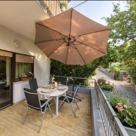 Apartment in Dobrinj - Insel Krk 45222, hotel en Dobrinj