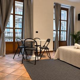 Cozy Apartment in Duomo - 4 pax