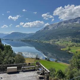 Voss Waterfront - Huge Terrace & Lake Views، فندق في فوسفافنغان