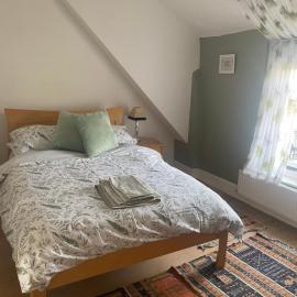 Ludlow Town Private Bedroom Entire 3rd floor