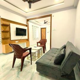 Luxury Fully Furnished 2 BHK Flats Near Srinivasa Ticket Counter, hotel u gradu Tirupati