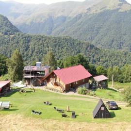 Mountain House Chirdili、Chirdiliのホテル