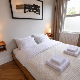 Keystones Apartments near Kempton Park with Parking and EV Charging, khách sạn ở Sunbury Common