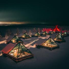 Aurora Pyramid Glass Igloos, hotel en Levi