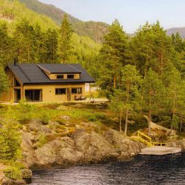 Villa Lake House Sundsoy with jacuzzi & sauna, hotel di Sinnes