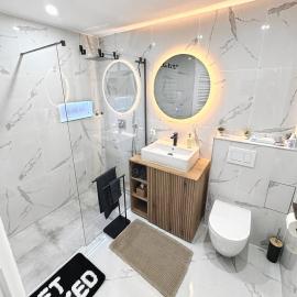 Design-Studio mit Wellness-Bad & Smart Access