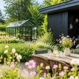 Cozy summer cottage with orangery close to Heatherhill and Beach