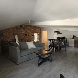 Appartement plein de charme avec terrasse ensoleillée