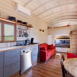 Roulotte entre Ciel et Terre, Hotel in Charron