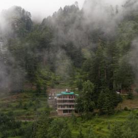 The Lazy and Slow Naggar, Manali, ξενοδοχείο σε Nagar