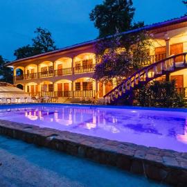 Hotel Tres Banderas – hotel w mieście Manuel Antonio