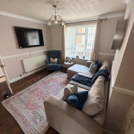 Irthlingborough 4 Bed 4 Bedroom Wi-Fi SKY