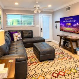 King bed TV - Tiger Stadium - Pool - Gated - Parking
