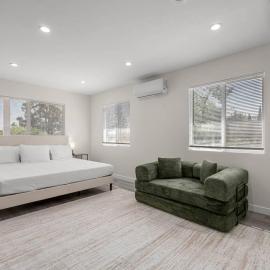 Cozy Burbank Retreat