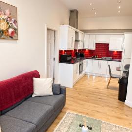 Cosy Leeds City Flat With Free Private Parking, hotel i Hunslet