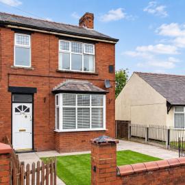 3 Bed Home Free Parking, готель у місті Bickershaw