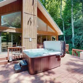 Creekside Retreat, מלון בMorganton