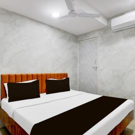 Hotel O Lotus, hotelli kohteessa Surat