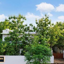 "Priyadarshi Villa" Free pickup in ac car from Jasidih Railway station or Deoghar Airport – hotel w mieście Deoghar