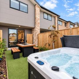 Stones Throw From the Stadium & Hot Tub