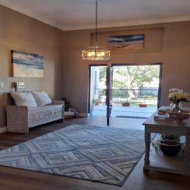 Safari Villa Botique Hotel: Windhoek şehrinde bir otel