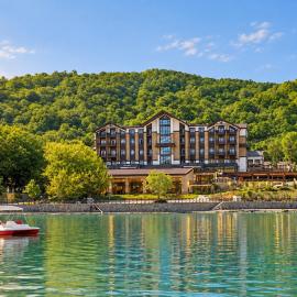 Macara Lake Park, hotel sa Quba