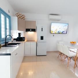 Fira Downtown Apartment